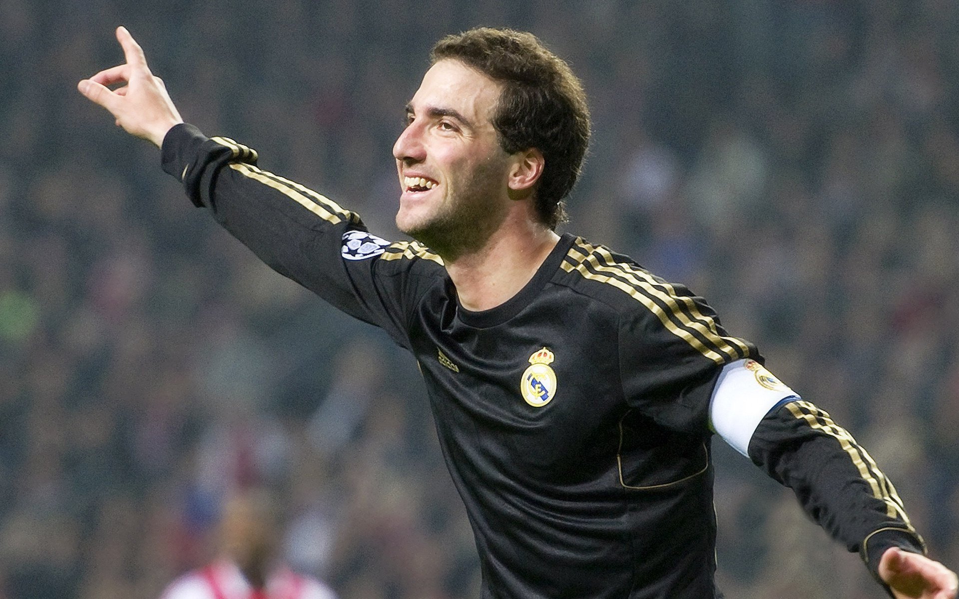 华体会皇马赞助商-冰与火的对决，当F1争冠焦点战遇上利物浦力克冰岛